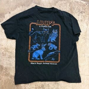 Black cat Graphic T-Shirt with Animal Design